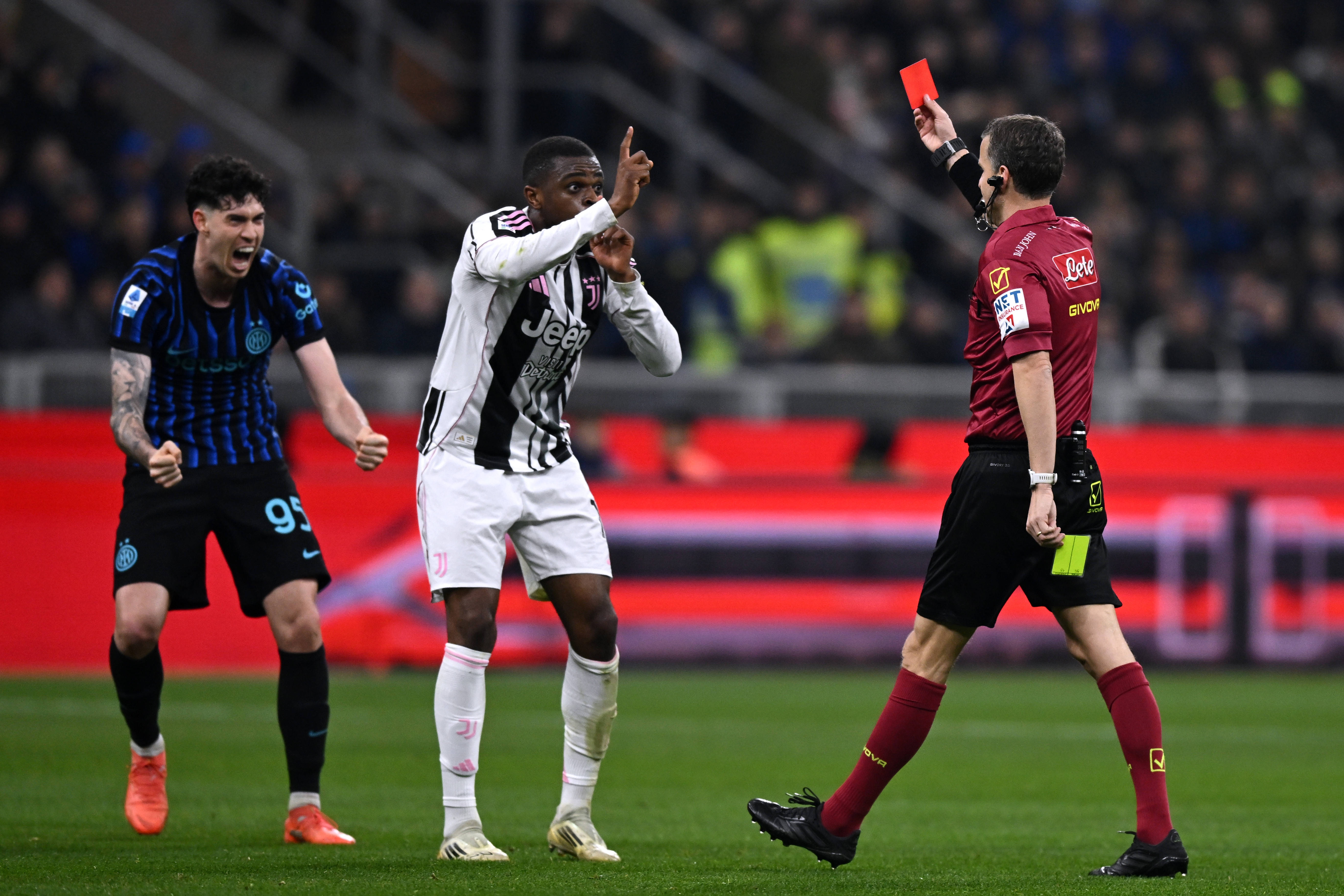 九游体育官网-尤利亚诺:巴斯托尼的争议在于公然庆祝,这或许能盖过我犯规大罗