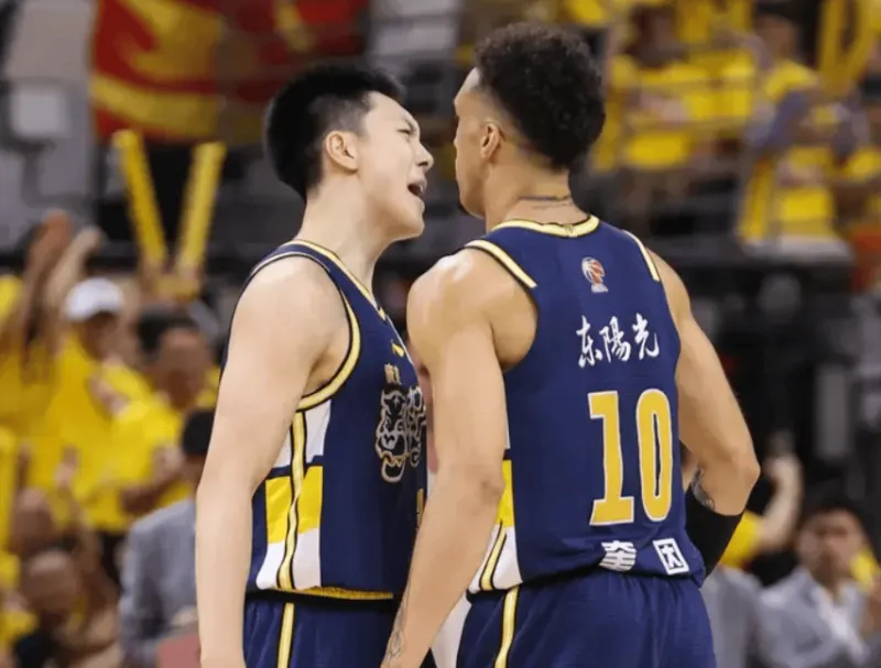 九游体育下载-全靠你们！广东仅3人得分上双，奎因胡明轩杜润旺合砍74分